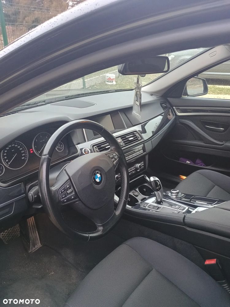 BMW Seria 5 520d xDrive - 6