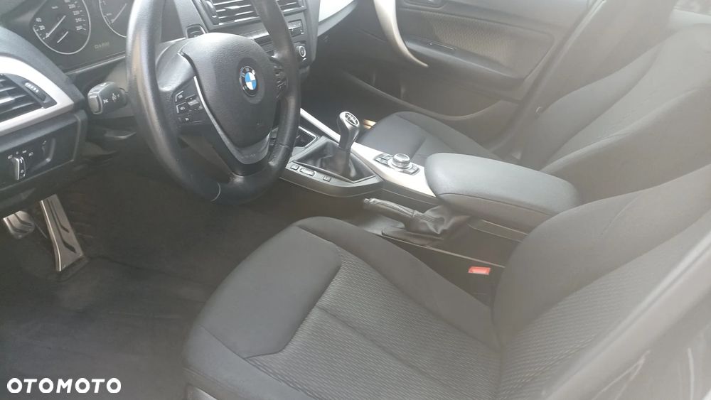BMW Seria 1 116i - 25