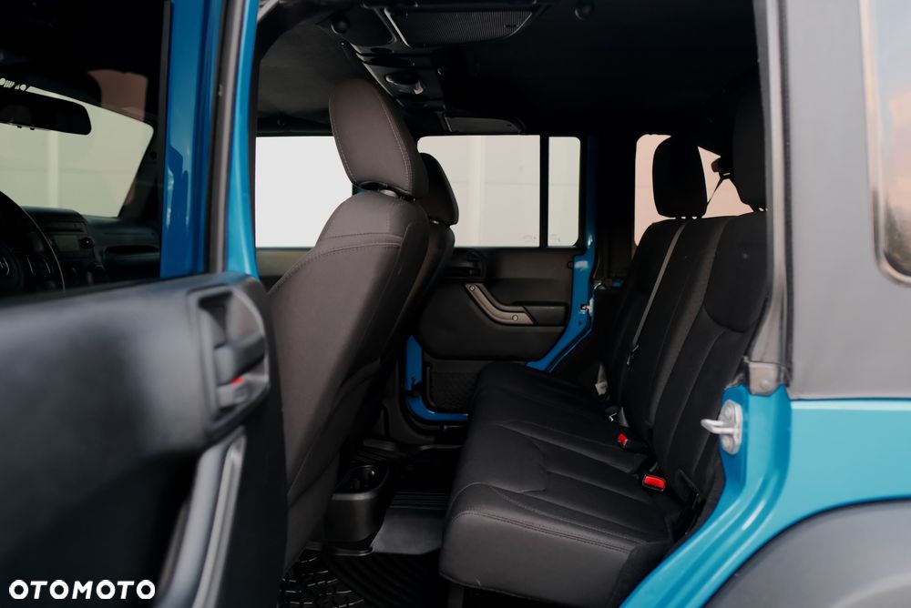 Jeep Wrangler 3.6 Unlim X - 29