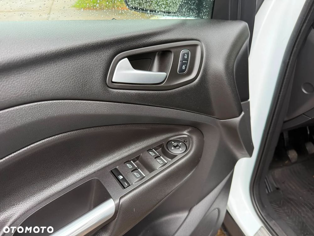 Ford Kuga 2.0 TDCi 2x4 Titanium - 24