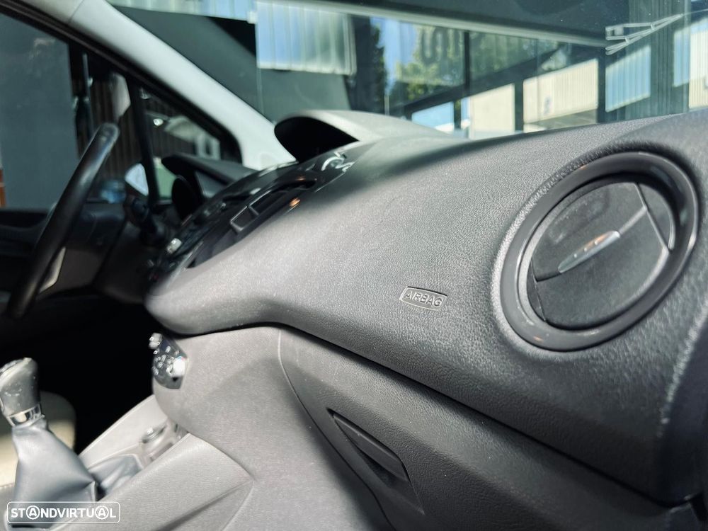 Ford Tourneo Courier 1.0 EcoBoost Titanium - 35