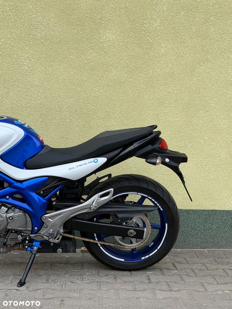 Suzuki Gladius - 23