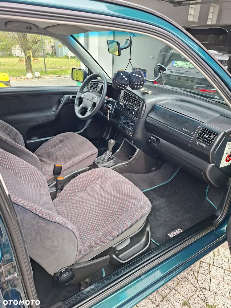 Volkswagen Golf - 11
