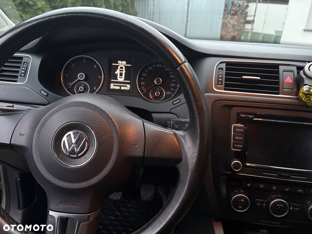 Volkswagen Jetta 1.6 TDI Comfortline - 9