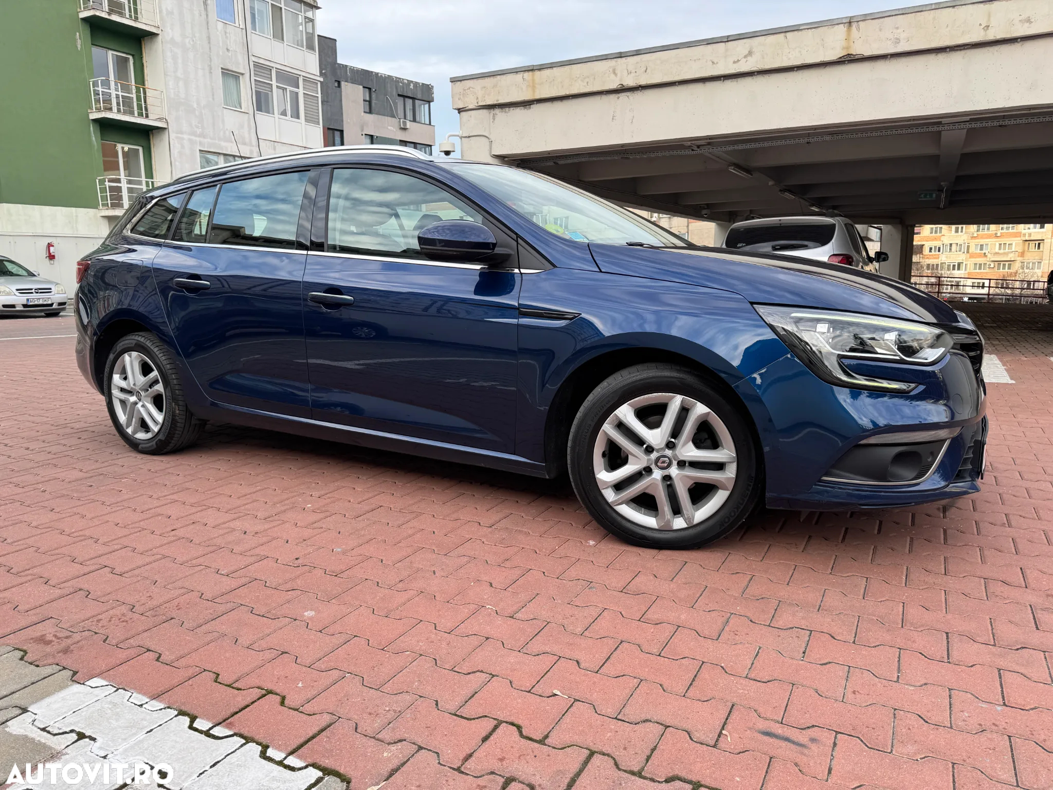Renault Megane Grandtour BLUE dCi 115 BUSINESS EDITION - 6