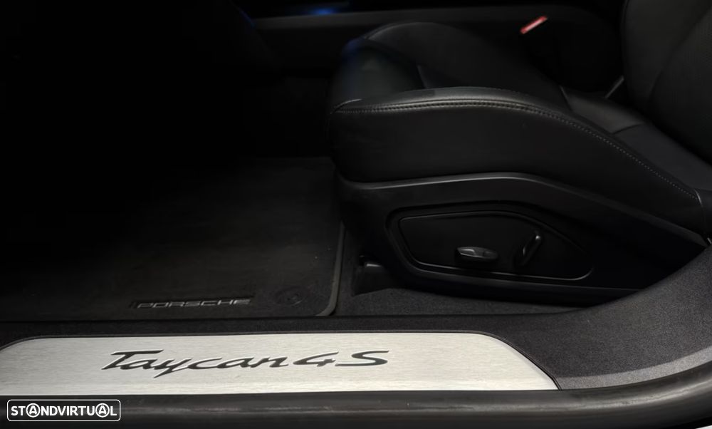 Porsche Taycan 4S - 27