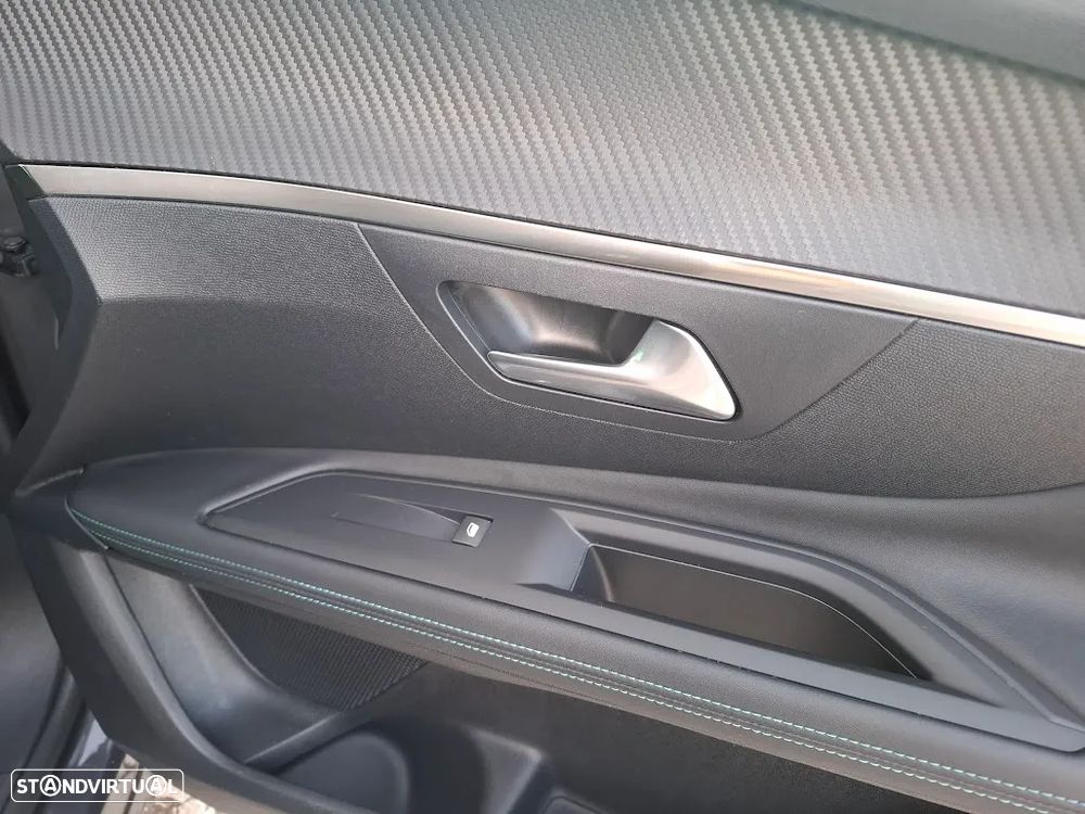 Peugeot 3008 1.2 PureTech Allure Pack EAT8 - 42