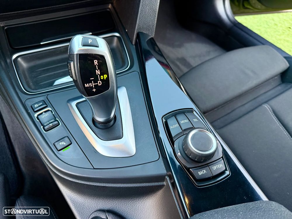 BMW 320 d Auto Line Sport - 35