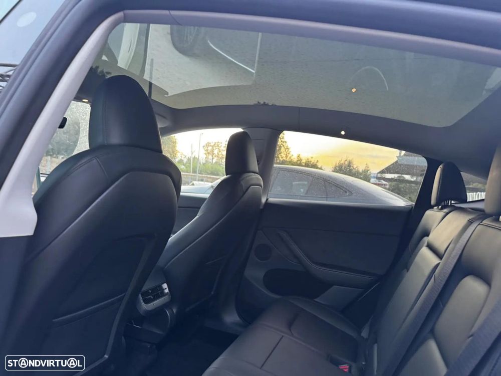 Tesla Model Y Long Range Dual Motor AWD - 17