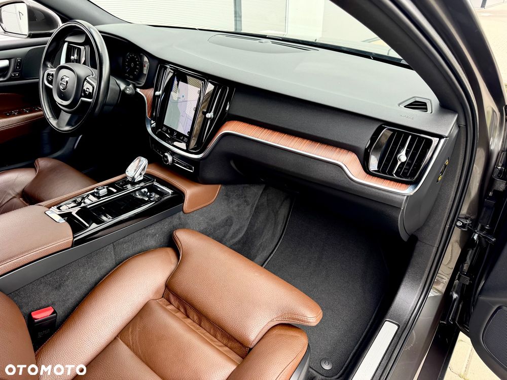 Volvo V60 T6 AWD Recharge Geartronic RDesign - 29