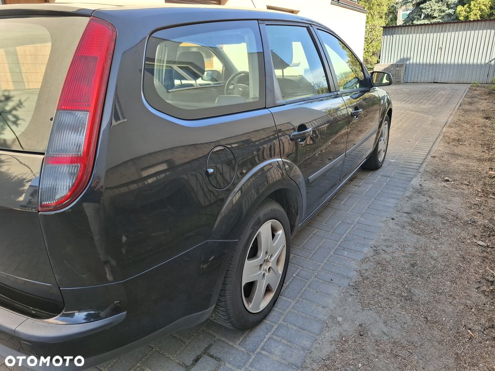 Ford Focus 2.0 16V Titanium - 11