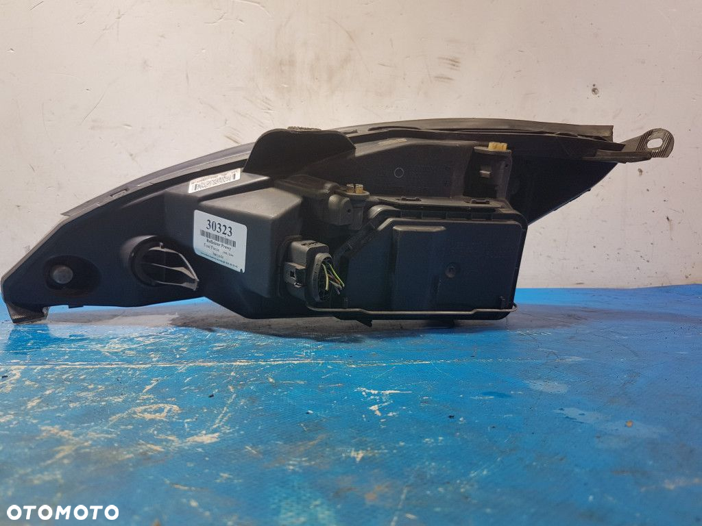 FORD FOCUS MK1 REFLEKTOR PRAWY - 2