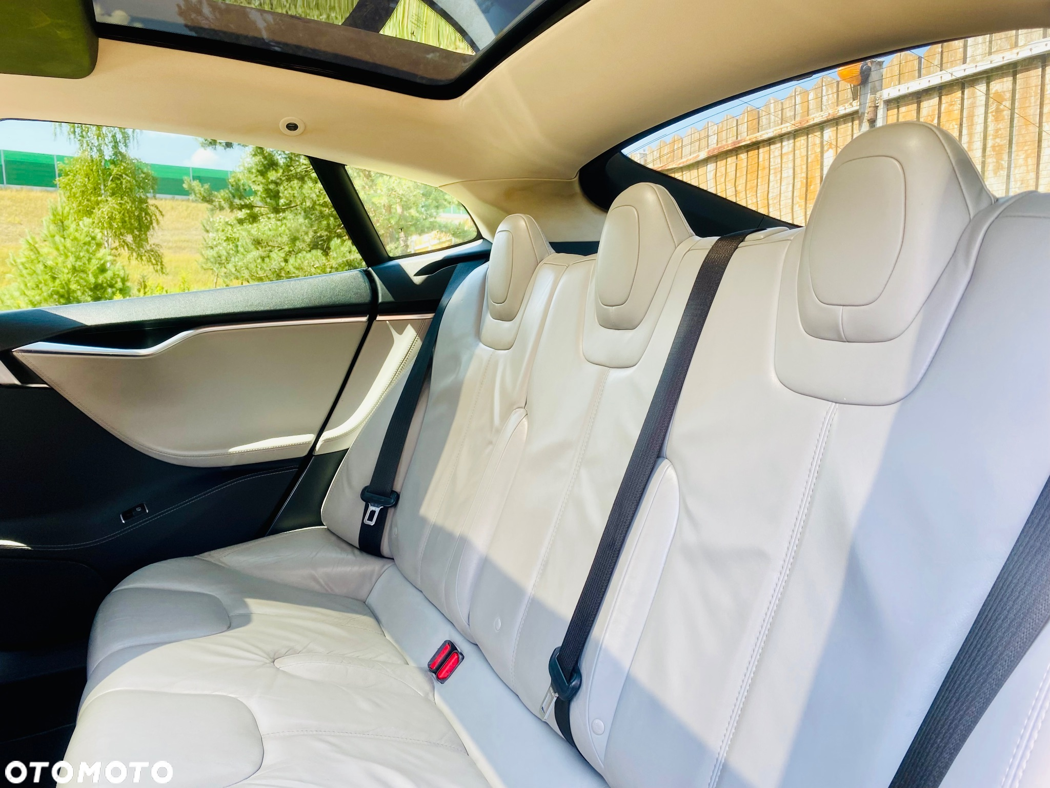 Tesla Model S Standard - 36