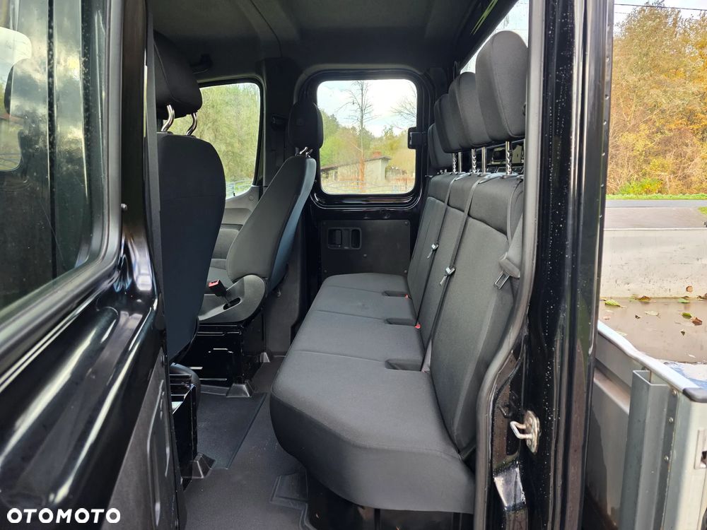 Mercedes-Benz Sprinter - 11