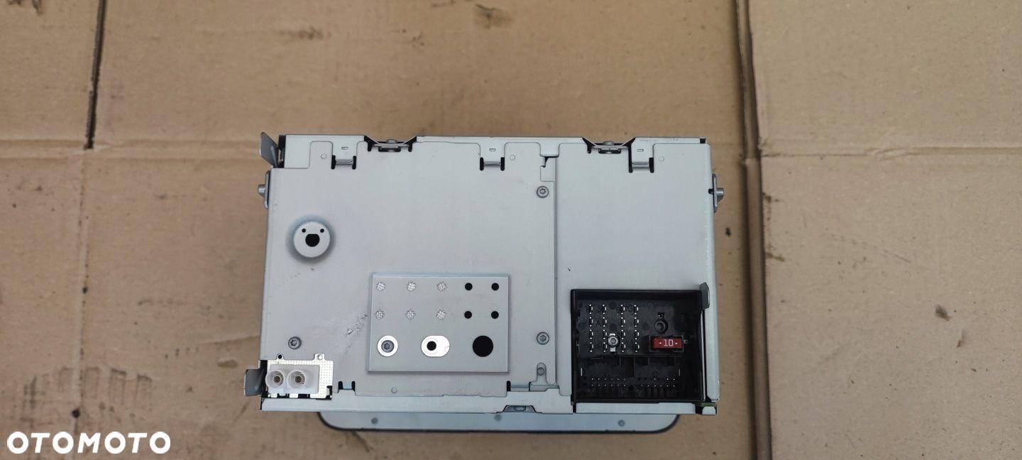 VW CADDY III LIFT 10-15r. RADIO FABRYCZNE CD  KOD - 3