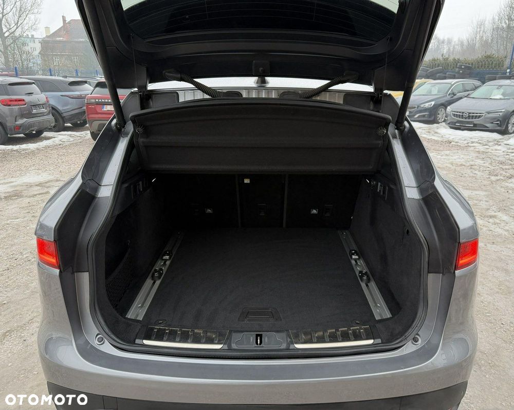 Jaguar F-Pace 25d AWD R-Sport - 38