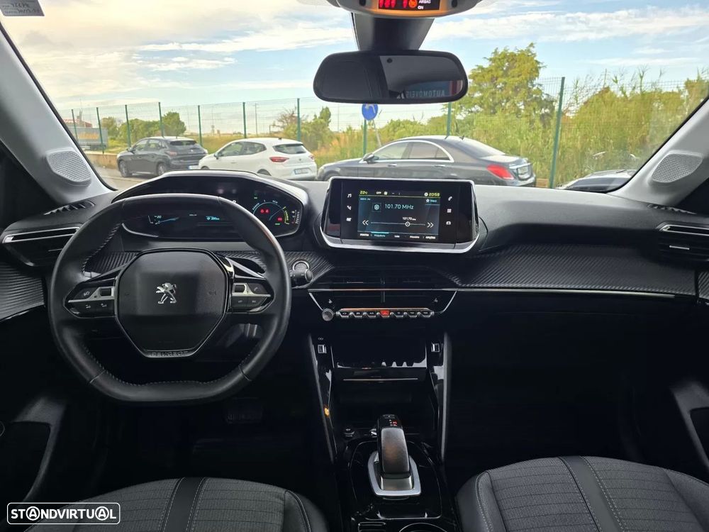 Peugeot e-208 Allure - 9