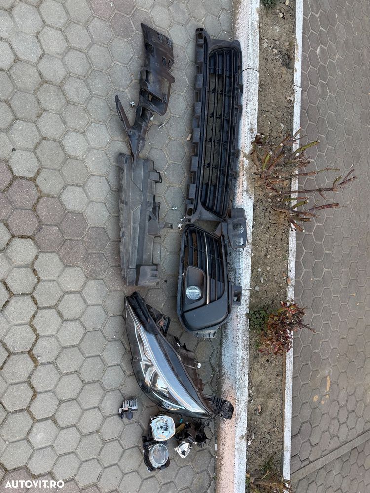 Peugeot 308 1.2 L PureTech Turbo S&S EAT8 Allure - 25