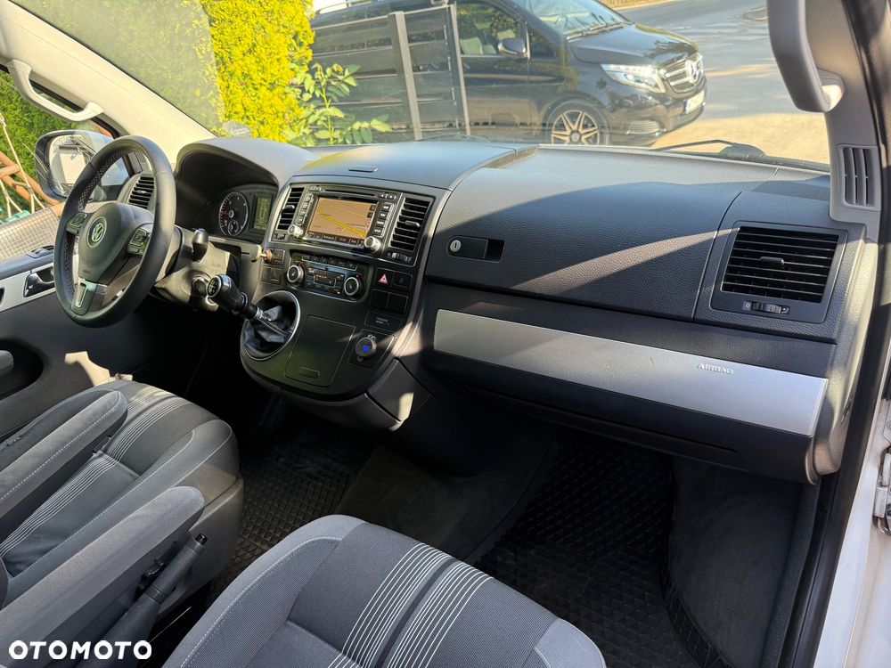 Volkswagen Multivan - 25