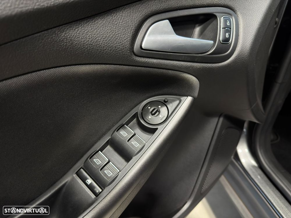 Ford Focus 1.0 EcoBoost Business - 14