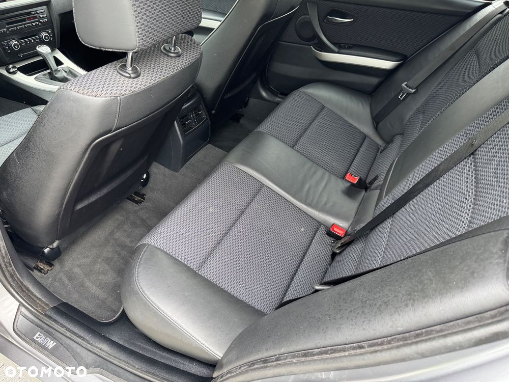 BMW Seria 3 320d DPF Touring - 21