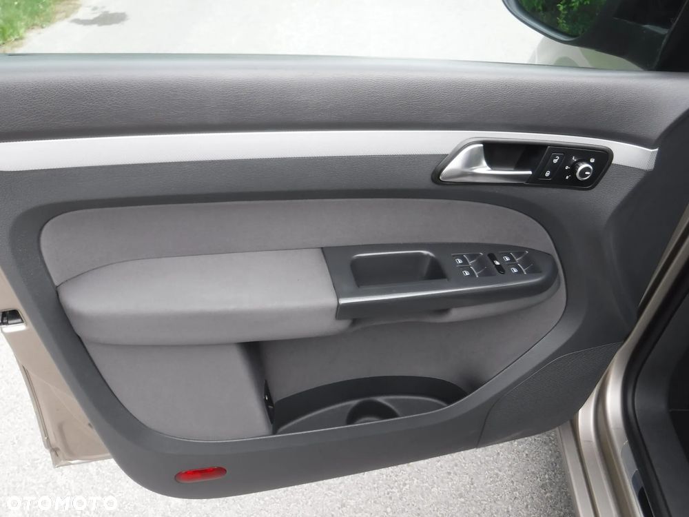 Volkswagen Touran 1.4 TSI MATCH - 16