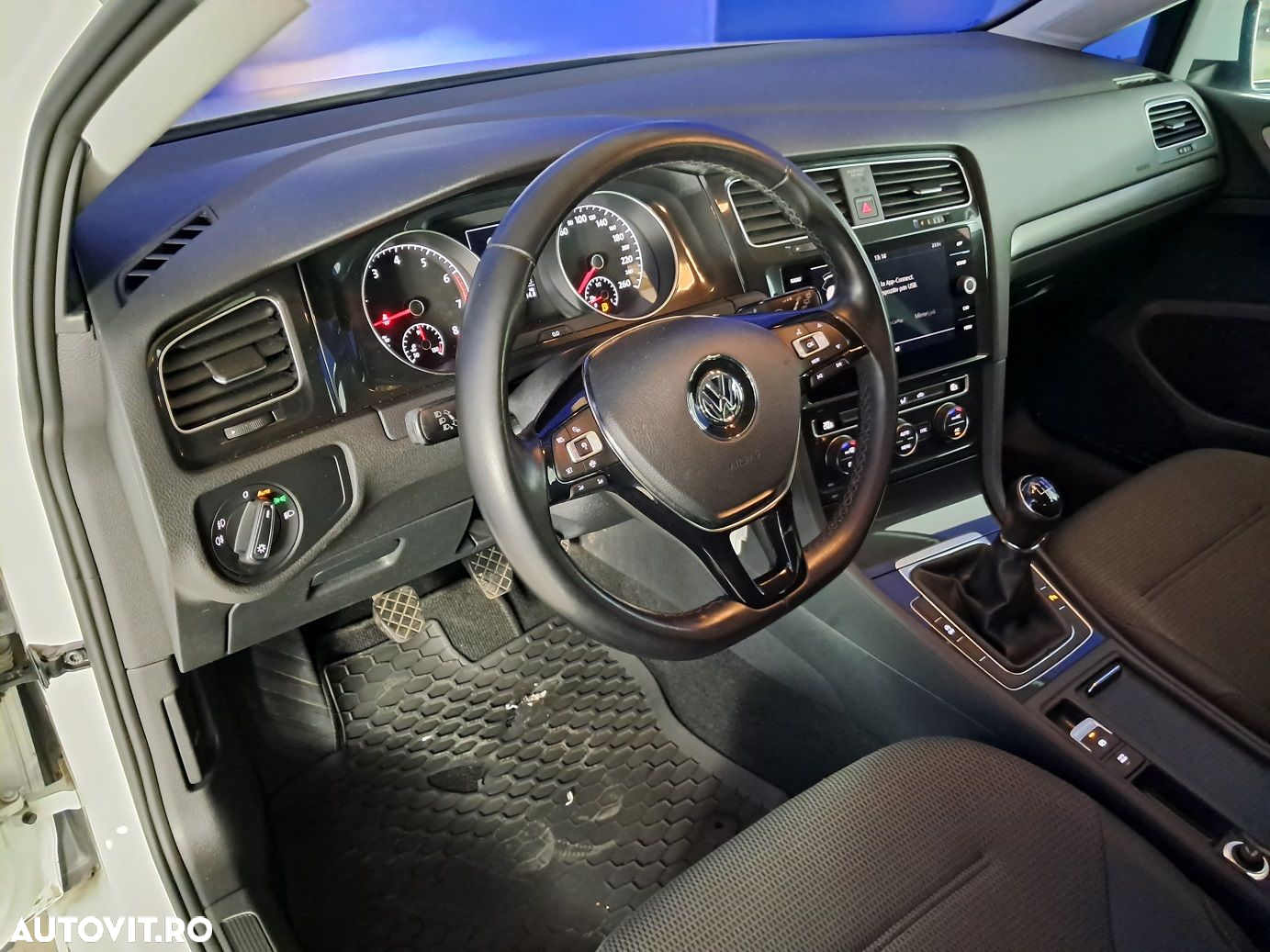 Volkswagen Golf - 10