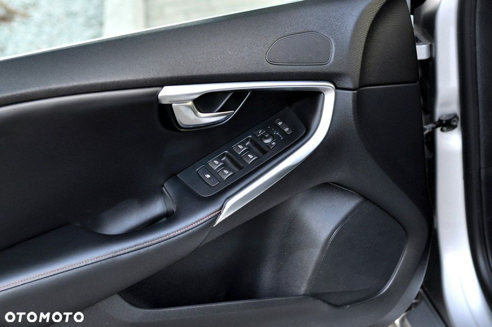 Volvo V40 D2 Drive-E Ocean Race - 5