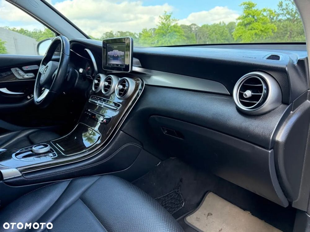 Mercedes-Benz GLC 300 4Matic 9G-TRONIC AMG Line - 17