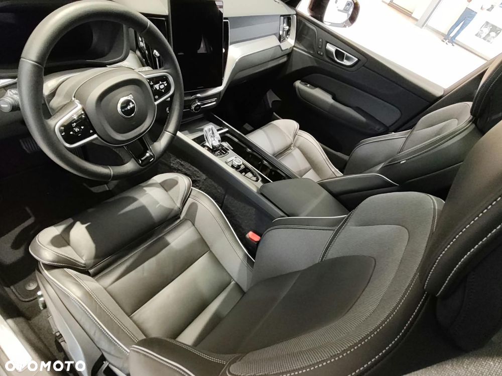 Volvo XC 60 B5 B AWD Ultimate Black Edition - 16