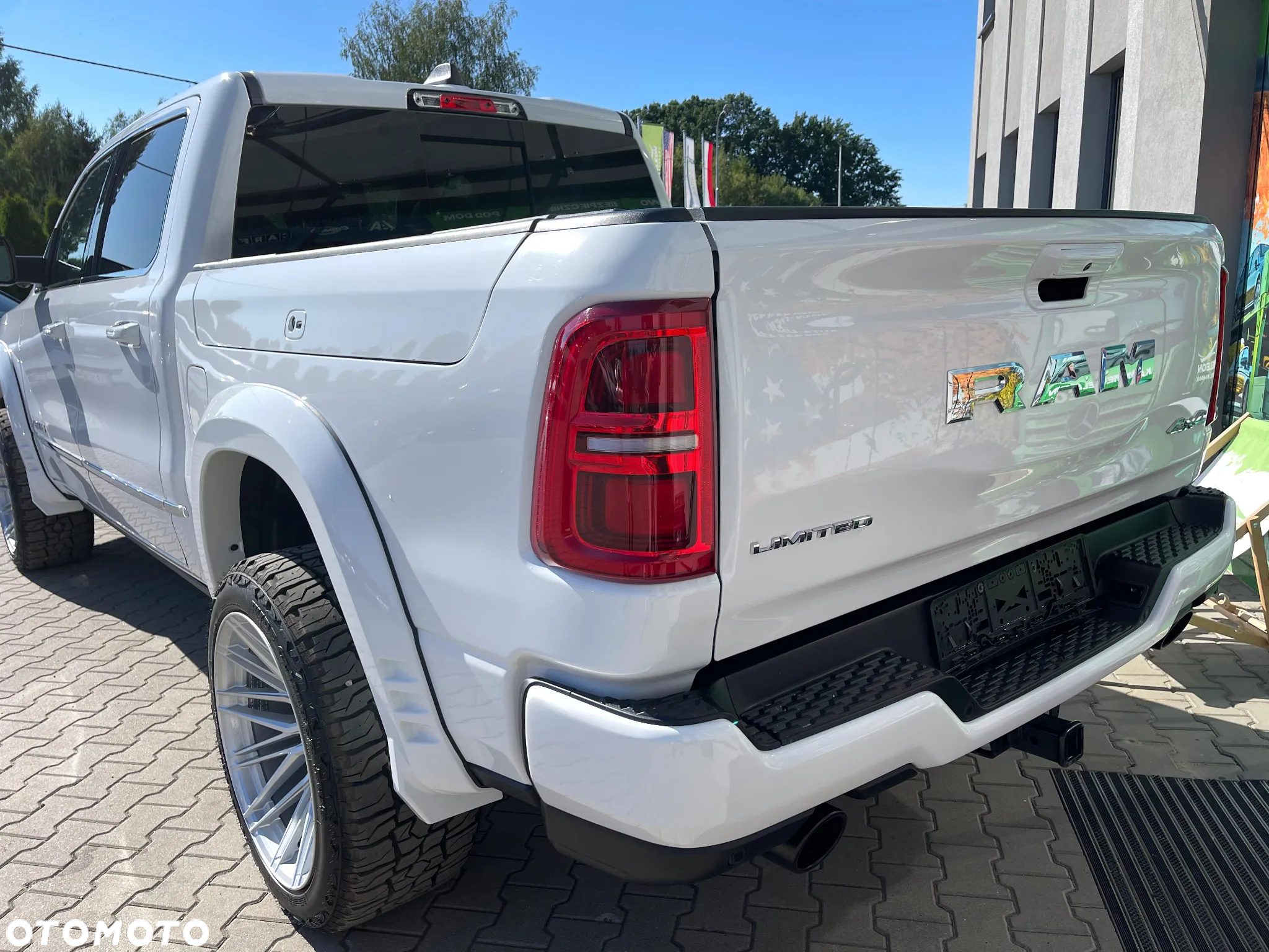 RAM 1500 ver-5-7-crew-cab-limited - 15
