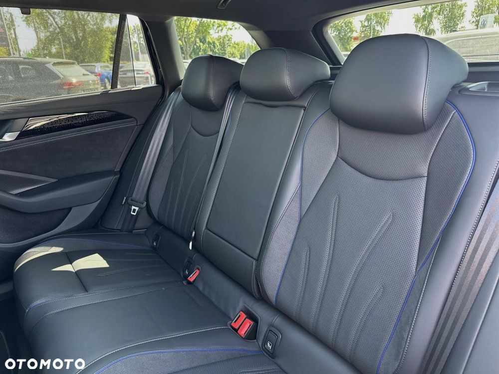 Volkswagen Passat 2.0 TSI 4Mot R-Line Plus DSG - 25