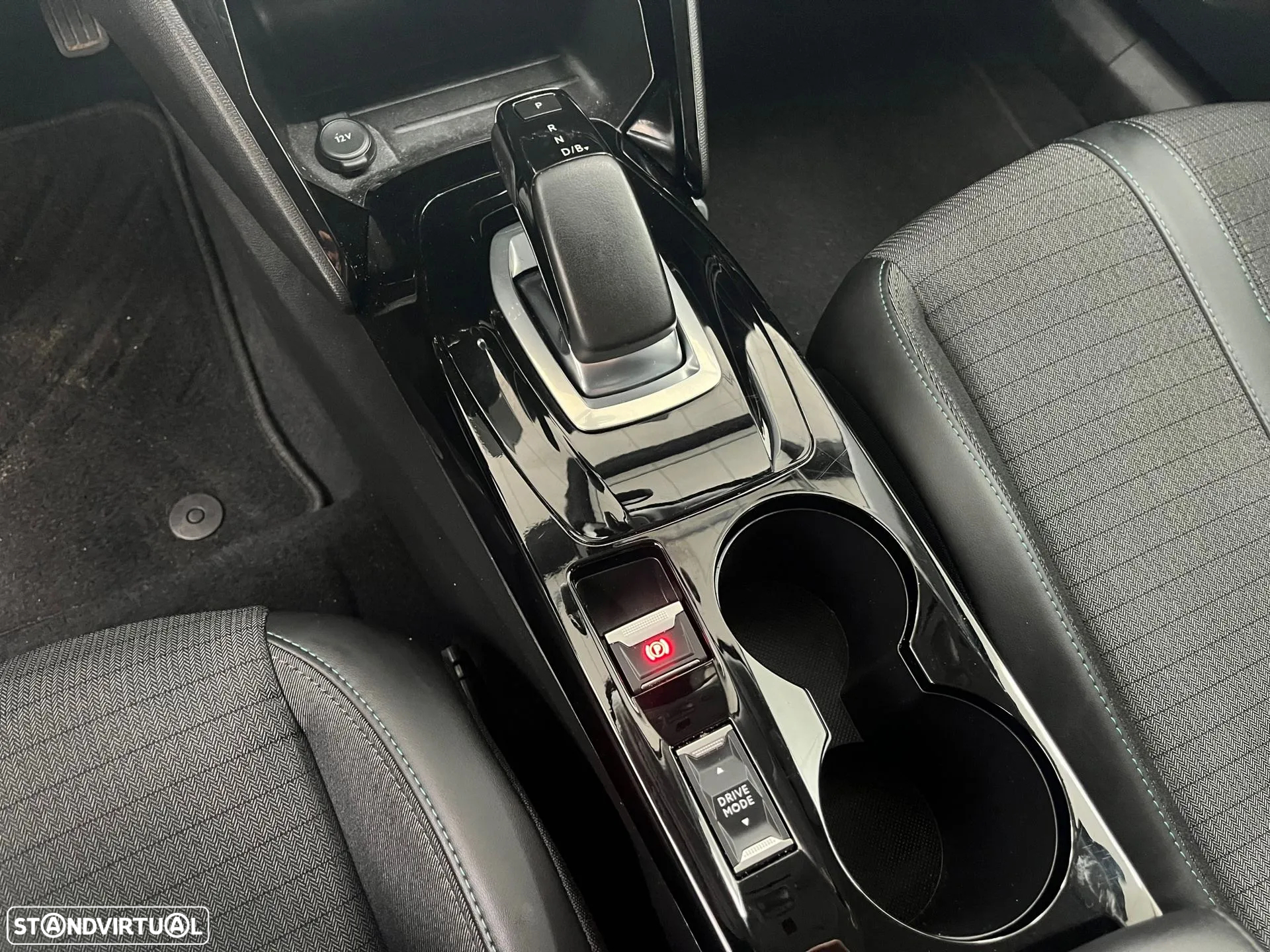Peugeot 2008 1.2 PureTech Allure EAT8 - 8