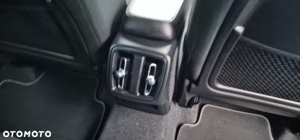 Volvo XC 40 B4 B DKG Ultimate Dark - 27