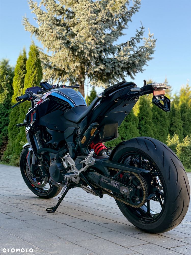 BMW F - 9