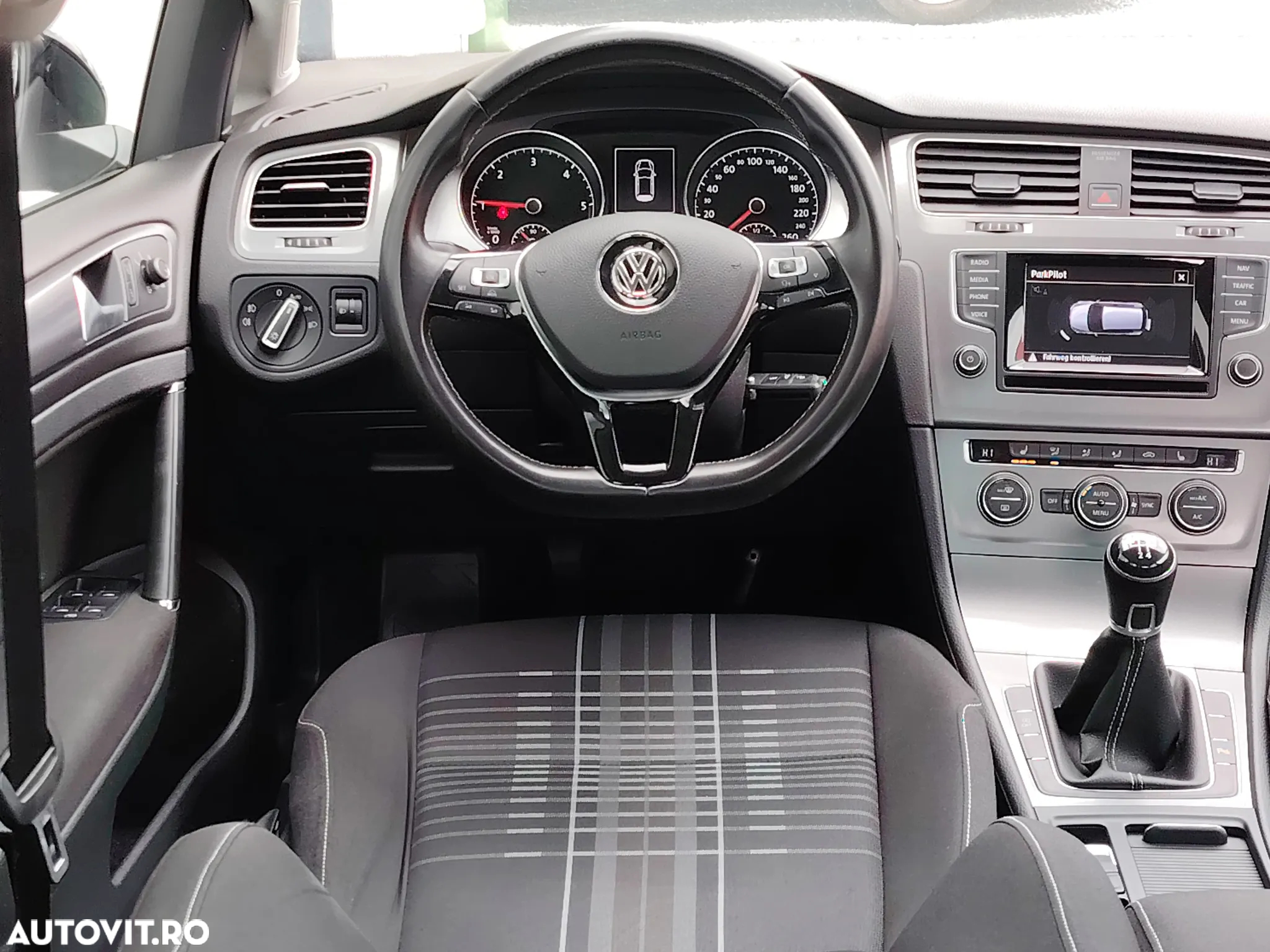 Volkswagen Golf 1.6 TDI BlueMotion Technology Lounge - 16