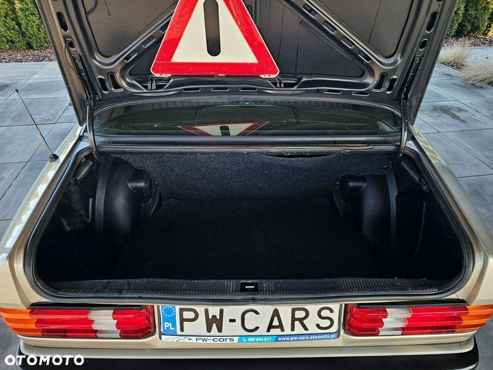 Mercedes-Benz W201 (190) - 25