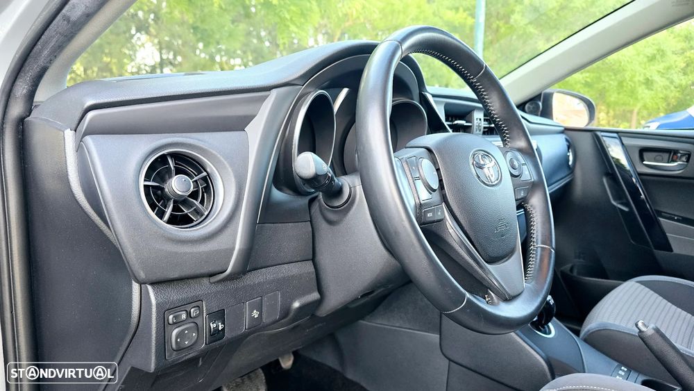 Toyota Auris 1.8 HSD Comfort +P.Techno+P.Sport - 40