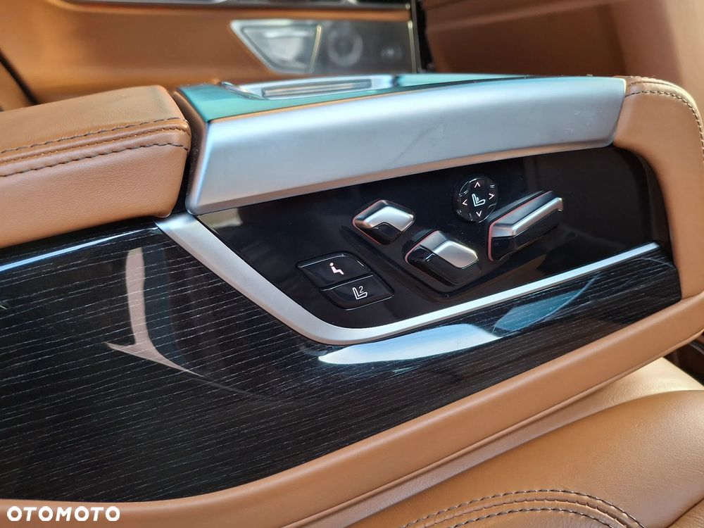 BMW Seria 7 750i xDrive - 17