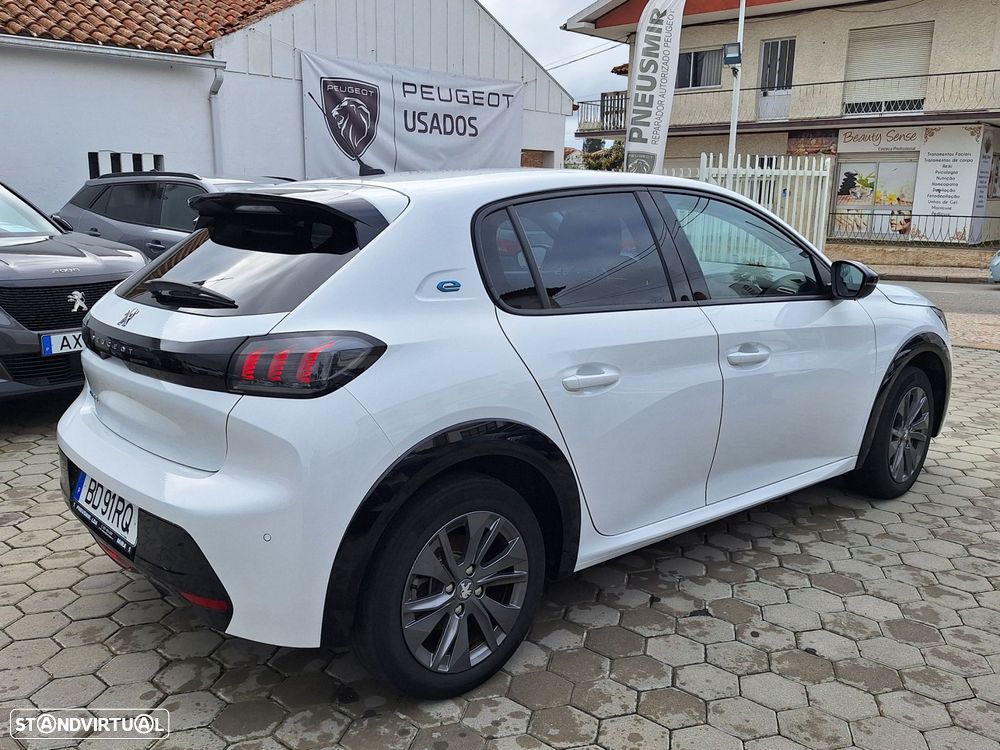 Peugeot e-208 - 8