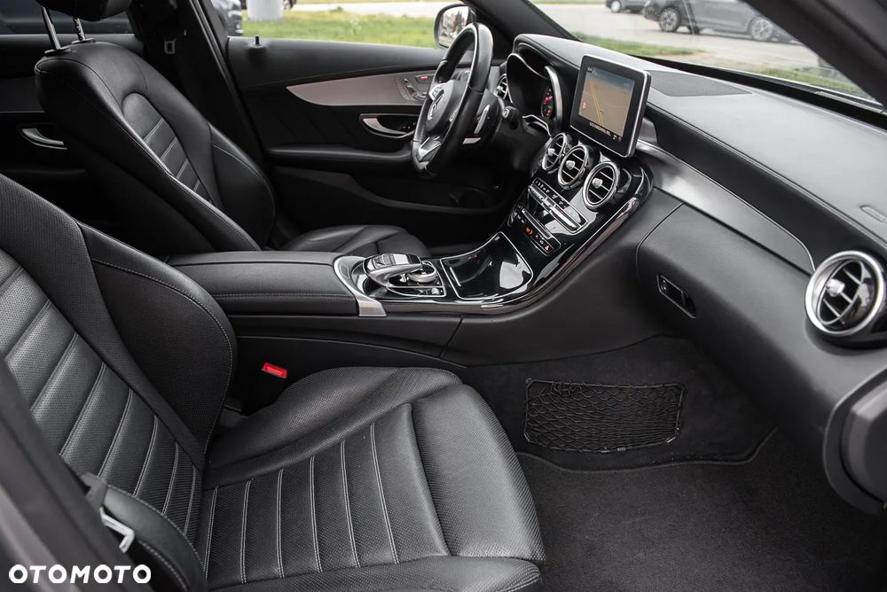 Mercedes-Benz Klasa C 400 4-Matic 9G-TRONIC - 35