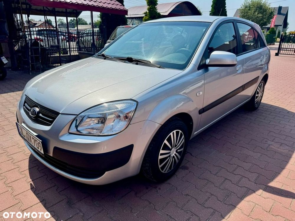 Kia Rio 1.5 GLX - 2