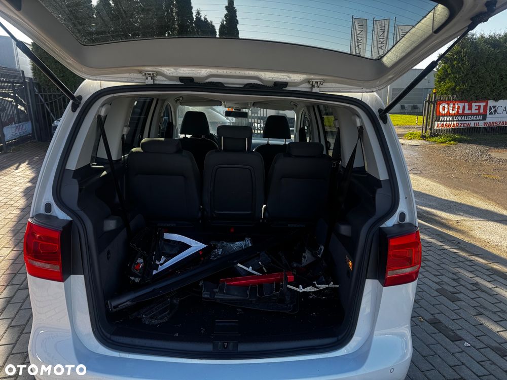 Volkswagen Touran - 11