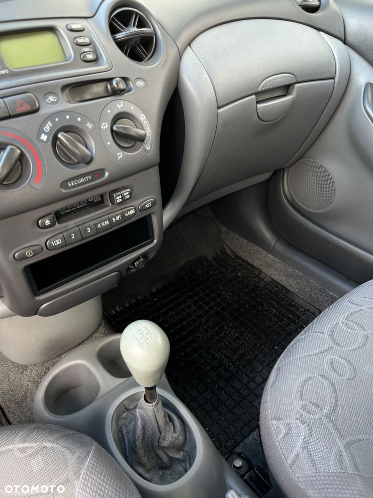 Toyota Yaris - 16
