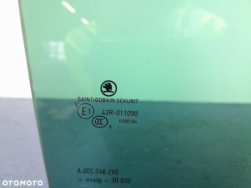 SKODA SUPERB III LIFT HB SEDAN SZYBA DRZWI TYŁ PRAWA 3V5845206A - 2