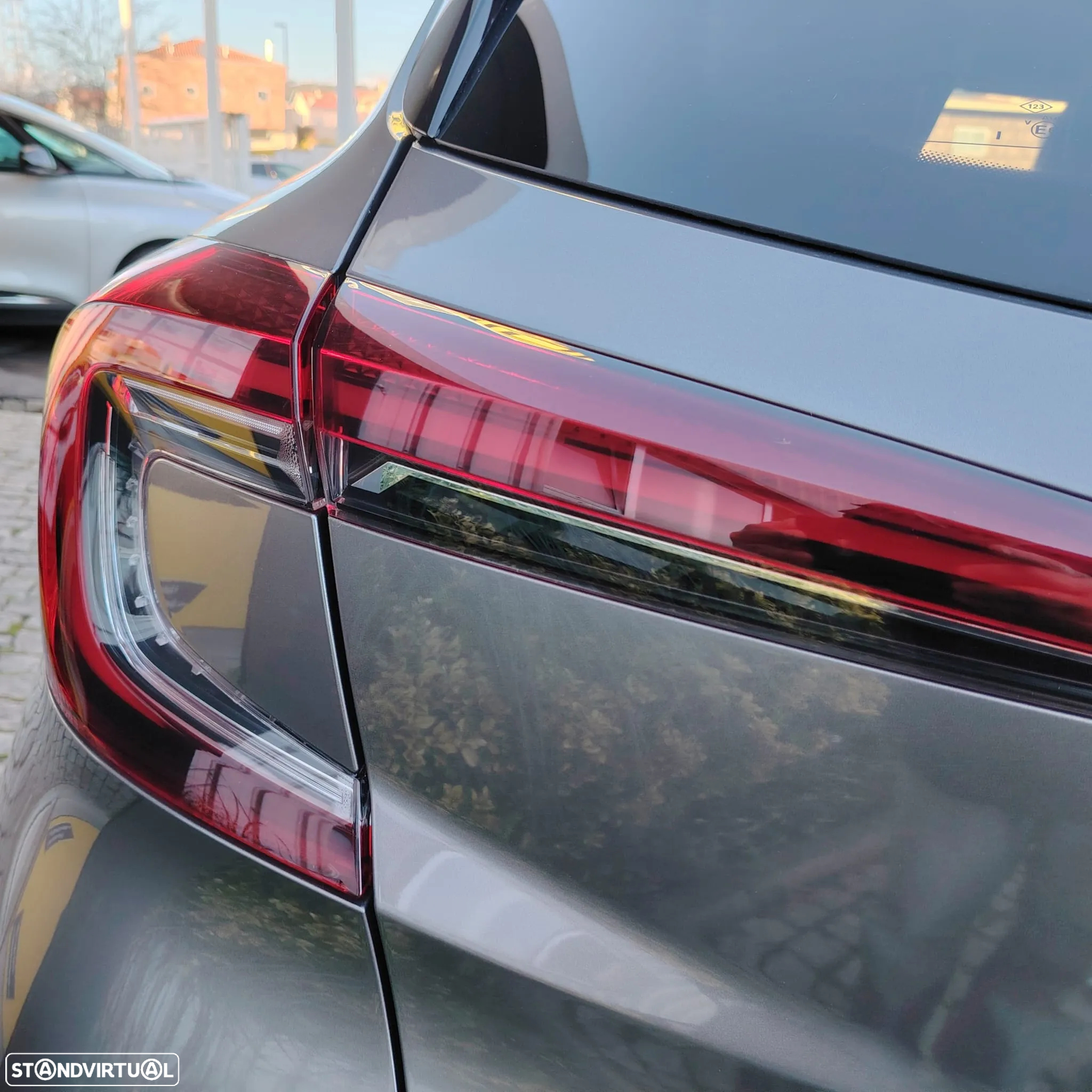 Renault Captur 1.0 TCe Techno Bi-Fuel - 36