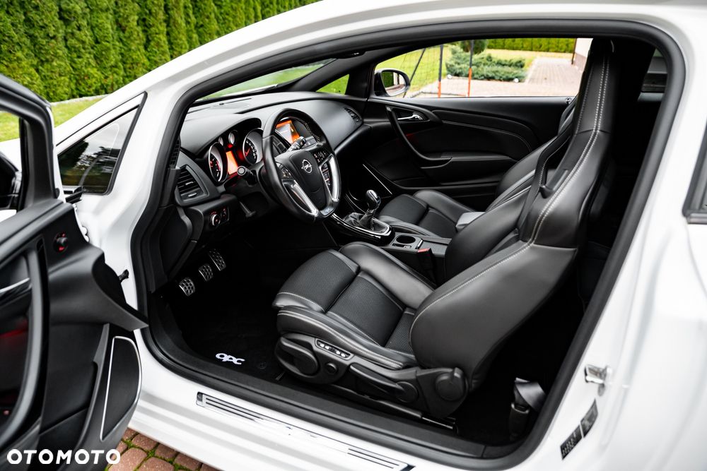 Opel Astra IV GTC OPC - 16