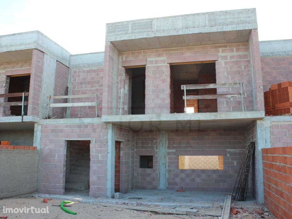 Moradias T3 em construção na urbanização Fonte Lagoa, Rio Maior - Grande imagem: 2/20