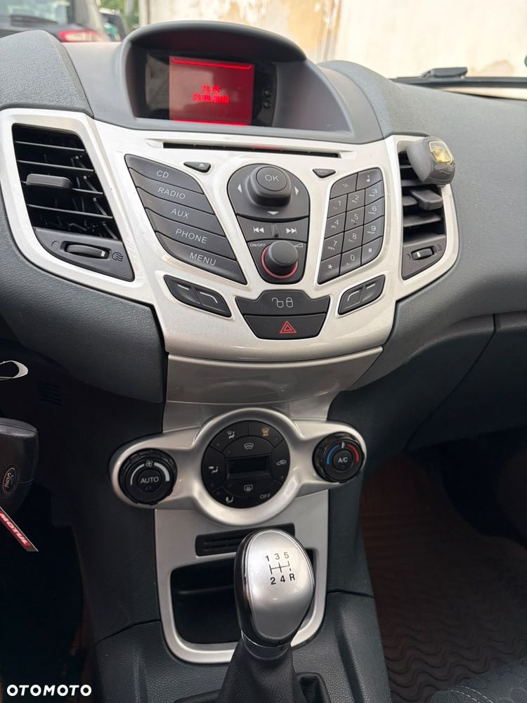 Ford Fiesta 1.25 Titanium - 10