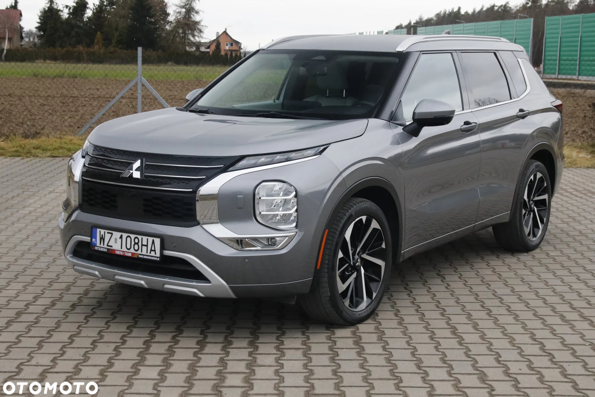 Mitsubishi Outlander - 3